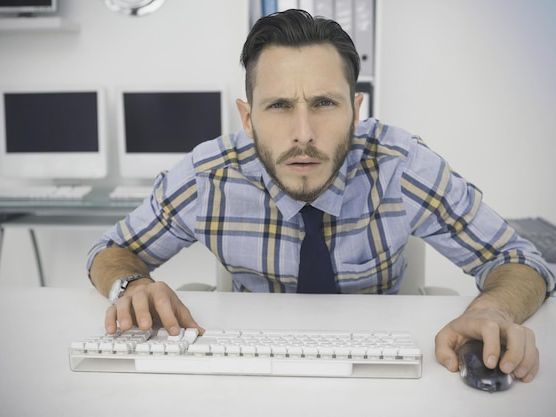 Jak skutecznie wdrożyć nowoczesne systemy IT w małej firmie: Kompletny przewodnik